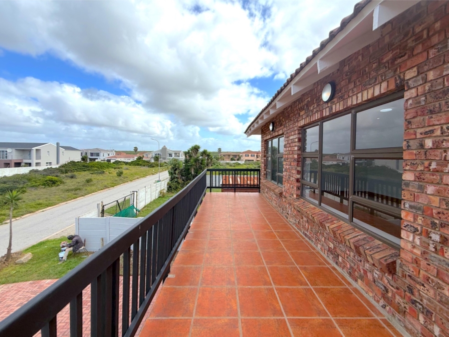 4 Bedroom Property for Sale in Bluewater Bay Eastern Cape
